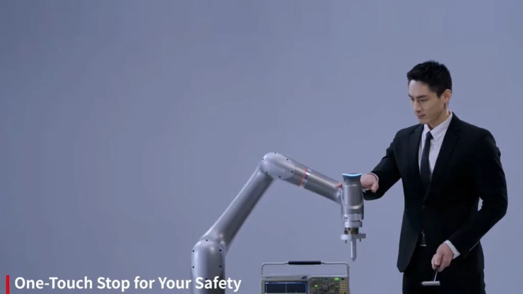 an-toan-tuyet-doi-robot-cong-tac-rokae-xmate-cr-series-an-toan-va-ben-bi-trong-cong-nghiep-1024x576-1 robot cộng tác an toàn